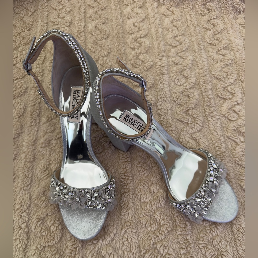 Badgley Mischka Silver Crystal Women's Heels Sz 7. - Picture 3 of 9